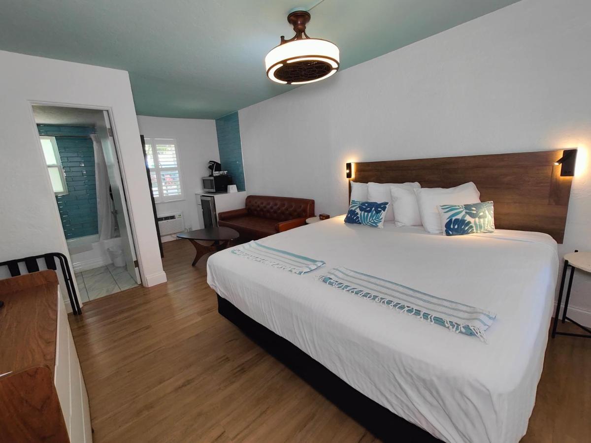 Tahitian Beach Resort Treasure Island Екстериор снимка