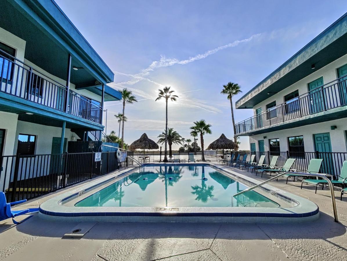 Tahitian Beach Resort Treasure Island Екстериор снимка