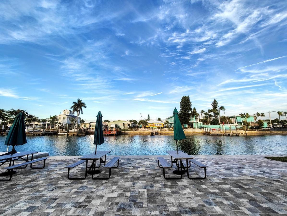 Tahitian Beach Resort Treasure Island Екстериор снимка
